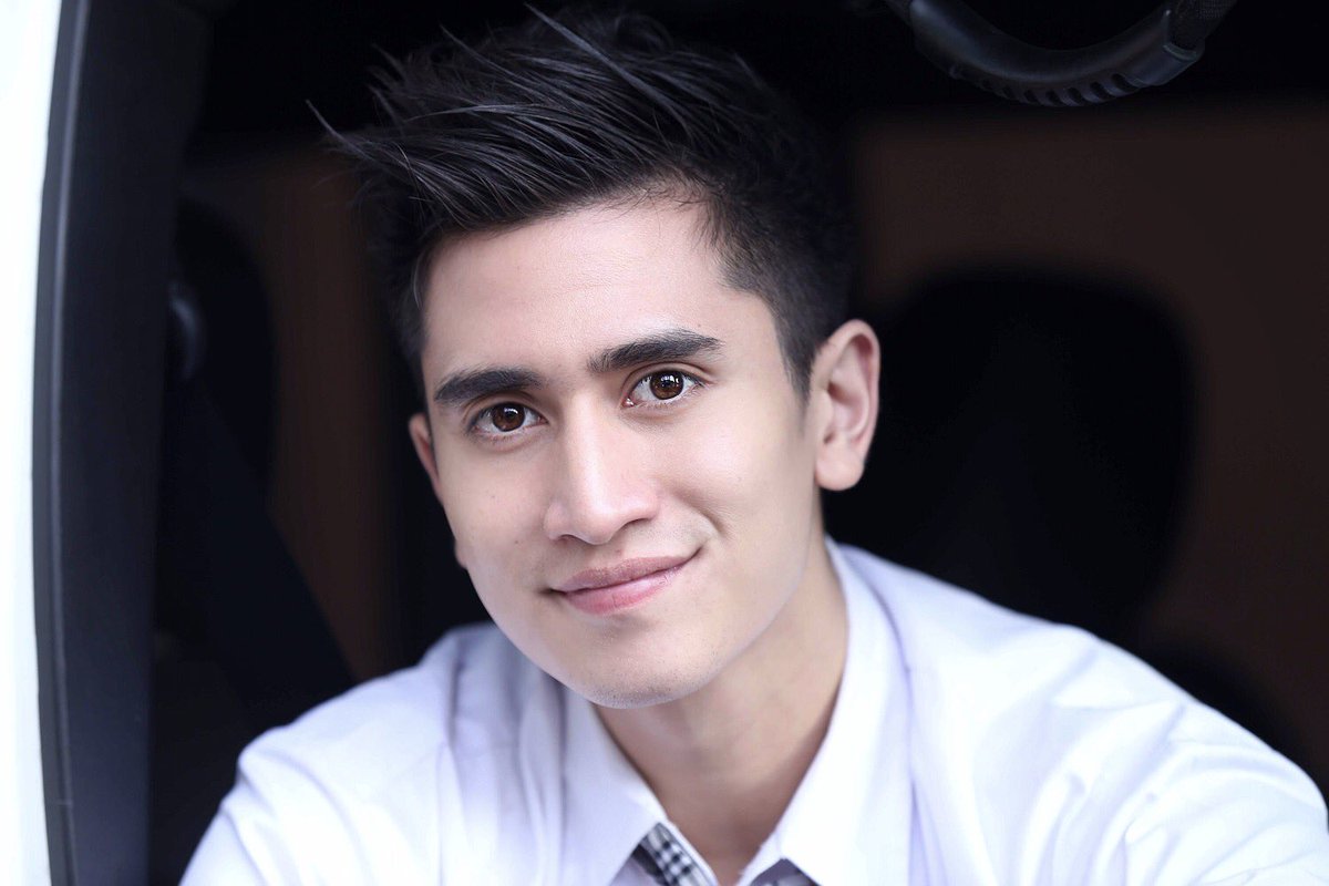 BramastaVerrell's tweet photo. Holaa https://t.co/foVphQgKyR