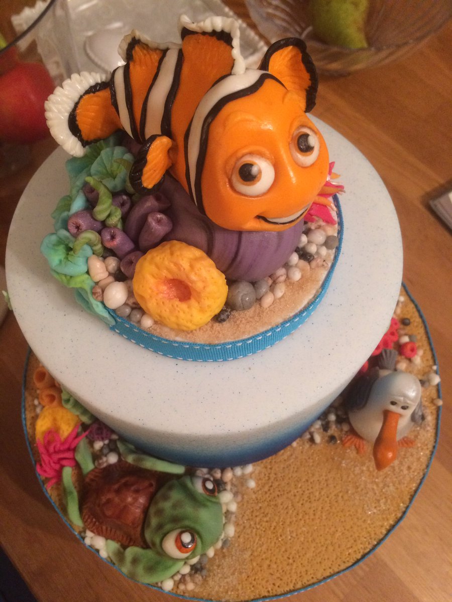 jane_whiley's tweet photo. Working on this fishy cake tonight 🐠! #nemo #nemocake https://t.co/ZMAzh2Ghj6