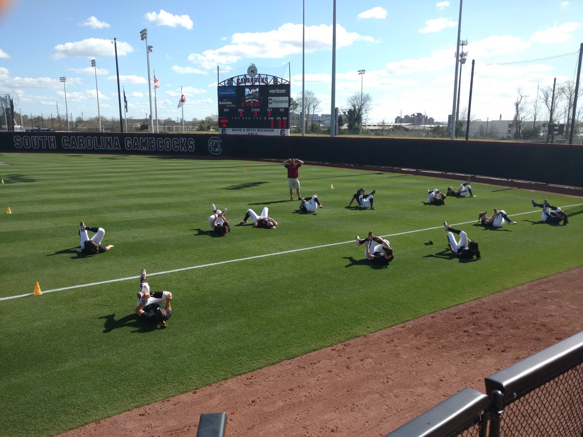 GamecockSoftbll's tweet photo. Gorgeous afternoon for #GamecockSB. Come join us for the 3 pm game against NDSU #Gamecocks! https://t.co/xfHjJm1kQp