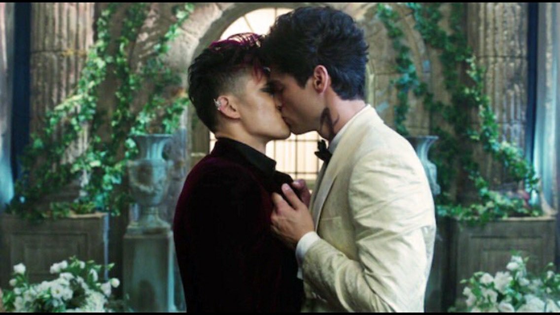 aliveforstyles_'s tweet photo. 🌹Rt your crush/Otp.🌹

31. Malec. // Shadowhunters. 

Rt: yes.
Fav: no. https://t.co/ITo075OZlU