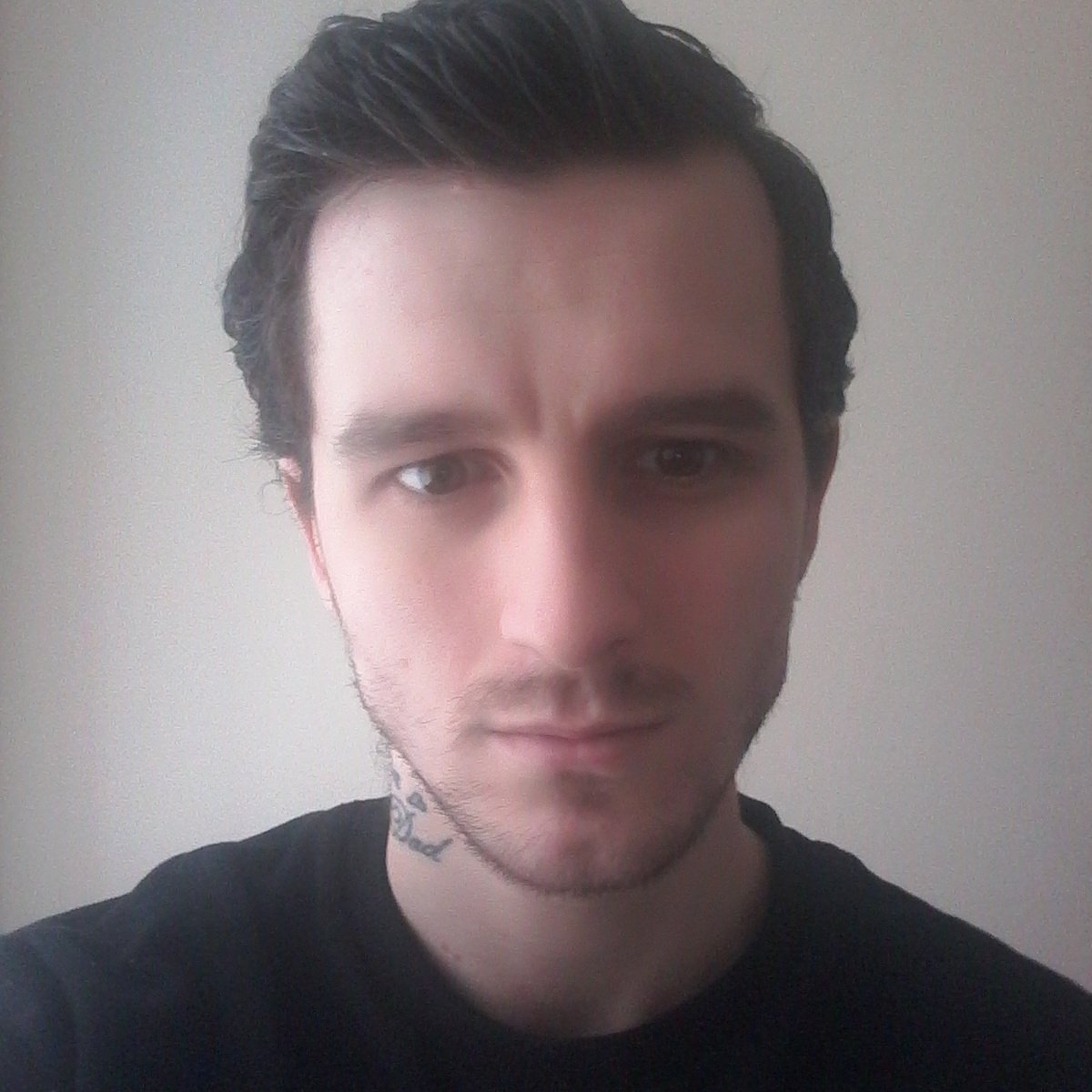 theprincewillis's tweet photo. Quick selfie #selfie https://t.co/KbGAzoHkl2