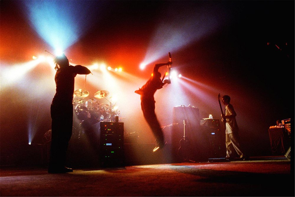 davematthewsbnd's tweet photo. Dave Matthews Band made its national television debut on Feb 24 1995, on “Late Show with David Letterman,” performing “What Would You Say”. https://t.co/H9wjwgFHIm