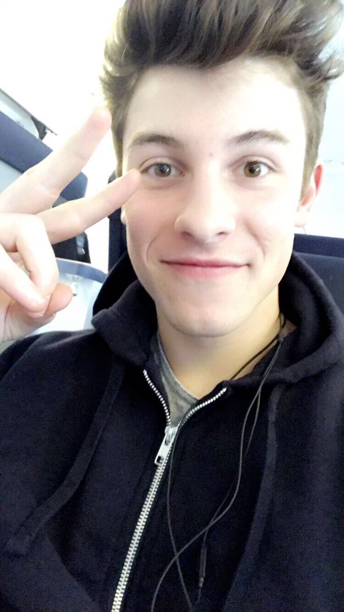 ShawnMendes's tweet image. Taking off to Tokyo! See you guys soon! モウスグアエルネ！