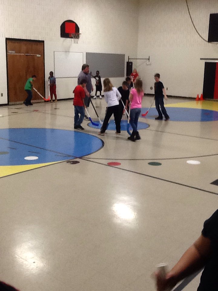 SedaliaElm's tweet photo. 3rd graders practicing their hockey skills. https://t.co/YbeIjKG5DJ