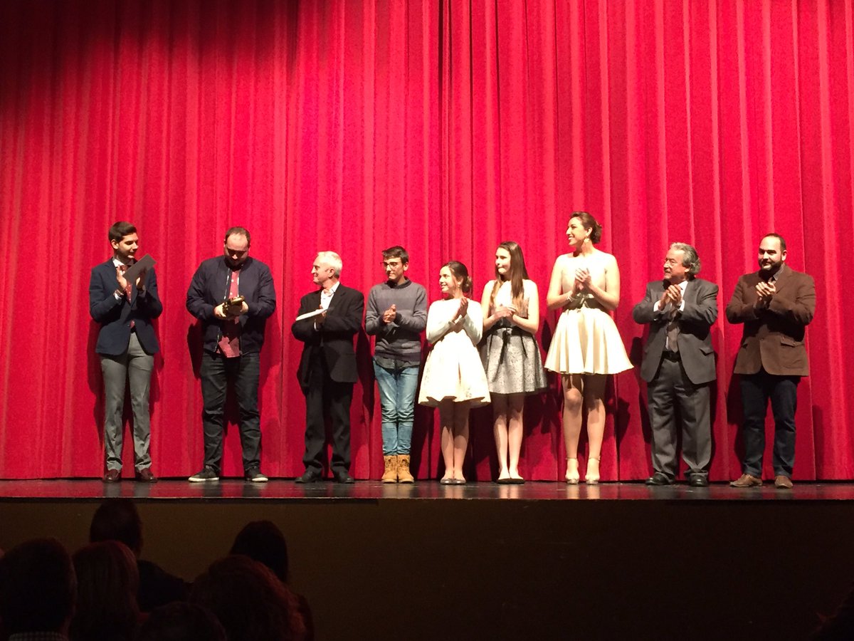 falles_Gandia's tweet image. Enric Pellicer guanya el Premi de Poesia Joan Climent amb el poema 'El Laberint de tu' publicat al llibret de la @FallaMosquit Enhorabona!