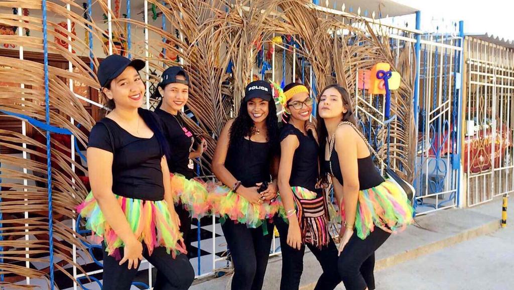 YaritJS22's tweet photo. Viernes de carnaval #el_combo 😚 https://t.co/ENwr2FkGzj