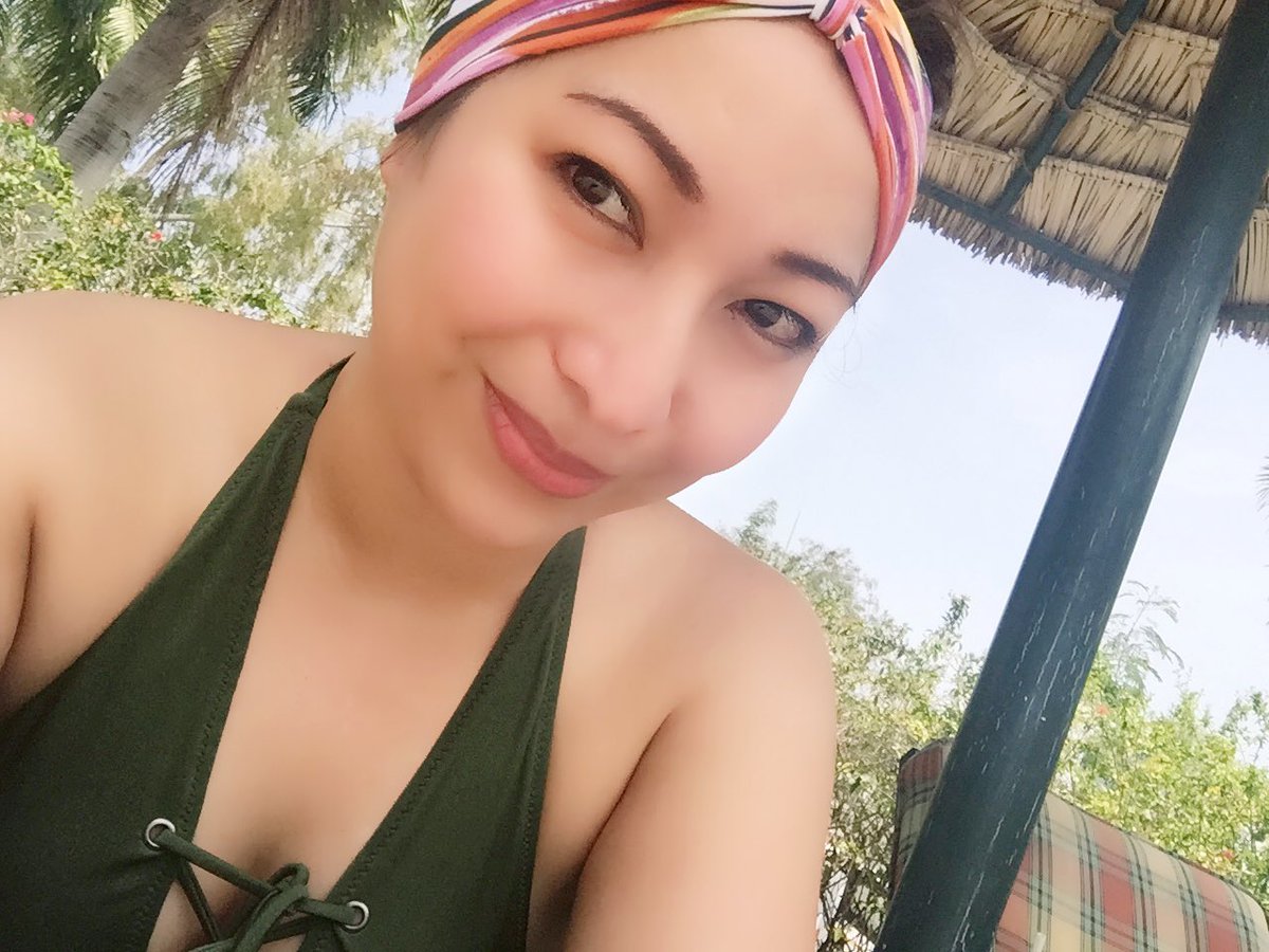 Aileen_Devileen's tweet image. After the stressful flight.. relaxing. #summer #gettingthattan #colorfulturban #enjoylife #trollydollydays #Goodtimes #happy #bless