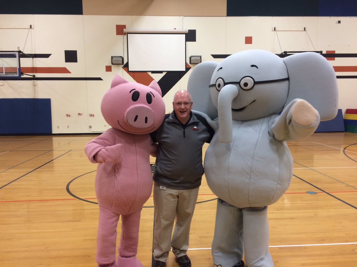WDPWestwood's tweet photo. Great day to be a principal when you get to meet Elephant &amp; Piggie. @The_Pigeon #rockonwestwood https://t.co/DDzDNJcel7