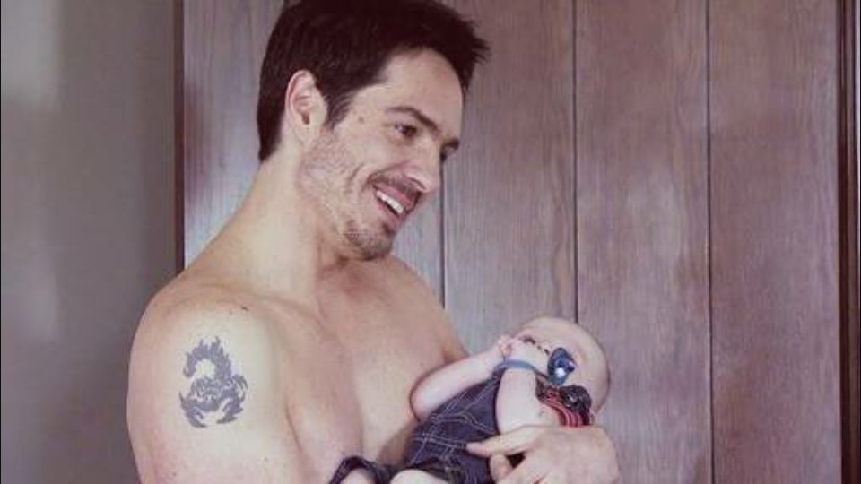 MiluGuerrero18's tweet photo. Que guapo te vez con nuestro bebe mi amor #larutila y #ElChema y #elchemita @carmenaub @MiluGuerrero18 @MauOchmann @ShadowGhost_210 👸👨👶 https://t.co/LzGtTavmsT