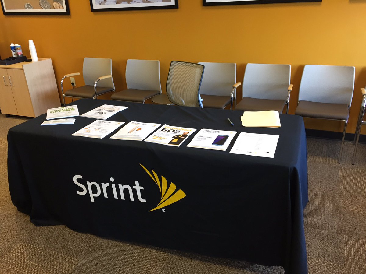 dfincham2's tweet photo. The strip set up at H&amp;R Block.. #findyourowncustomers @OdieSprint https://t.co/MweKxApZDP