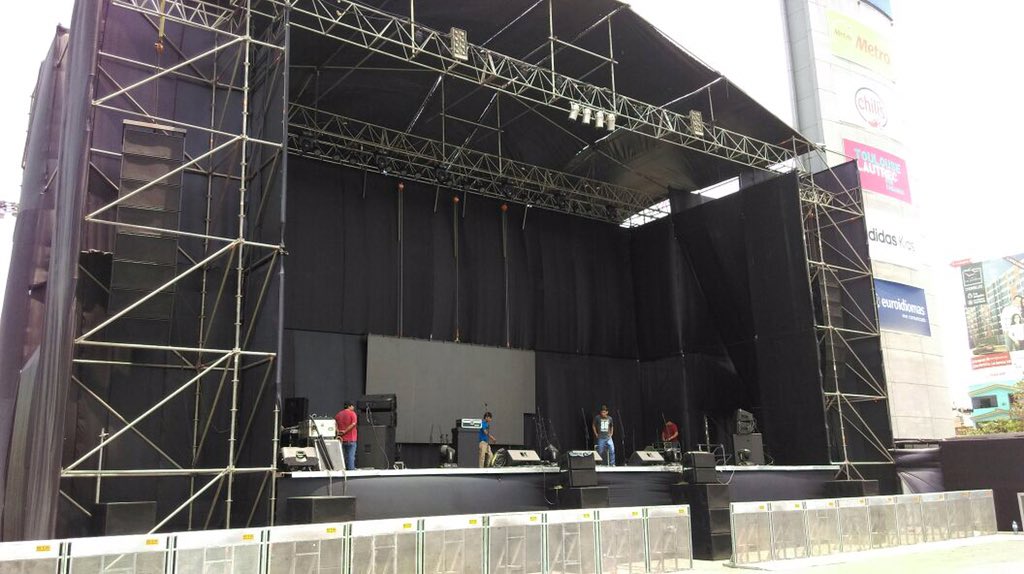 Ultimando detalles #showModaverano <a href="/plazalimasur/">Plaza Lima Sur</a> <a href="/radiomoda/">radio moda</a>