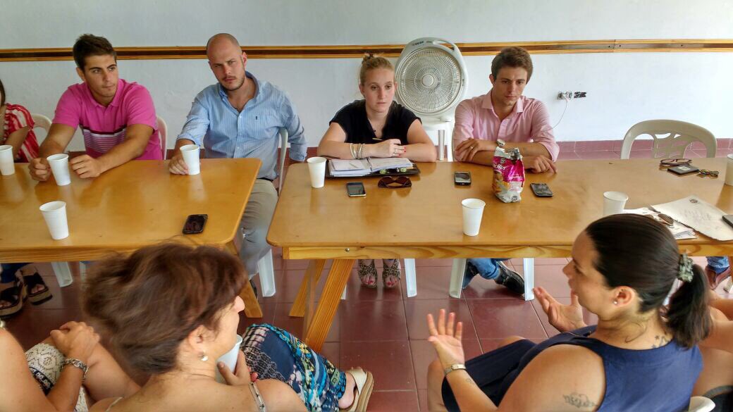 vicky_tejeda's tweet photo. #Teodelina junto a Joaquín Poleri y @rverge29 nos reunimos con las 4 Escuelas rurales de la localidad. Nos plantearon algunas necesidades. https://t.co/RDyWIYKZyC
