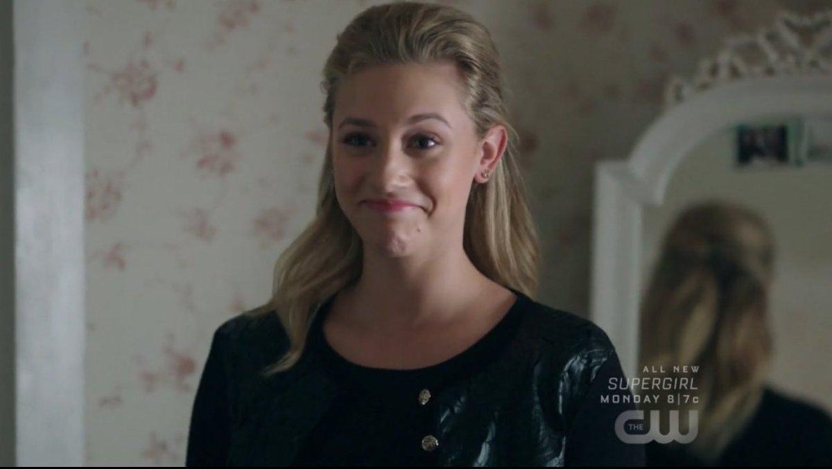AngieMonkei's tweet photo. I mean how can you NOT ship them? #Riverdale #Bughead @colesprouse @lilireinhart https://t.co/JqHPRE6xSs