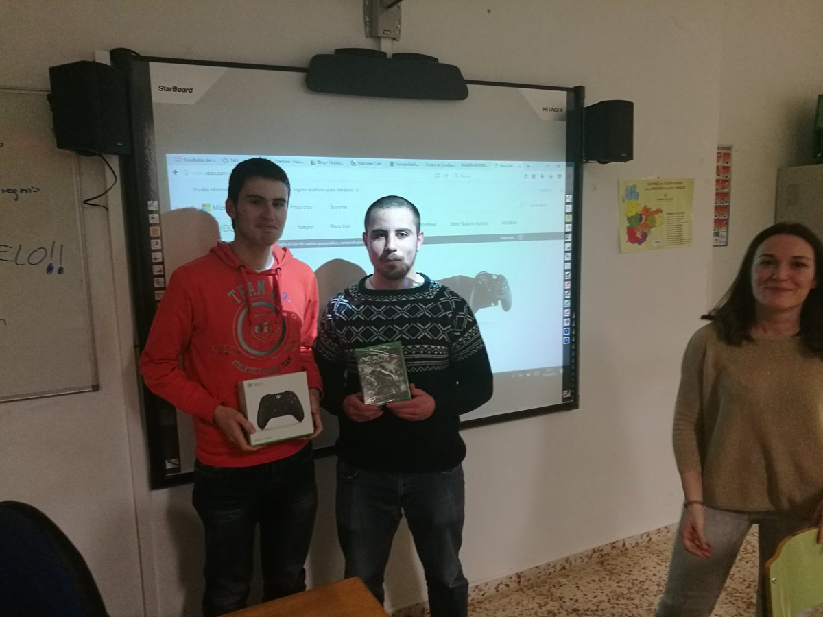 vallahackathon's tweet photo. Se acabó ya nuestro #VaHack2017 muchas gracias a todos por participar , hasta la próxima!!!! https://t.co/6aynHxI7ph