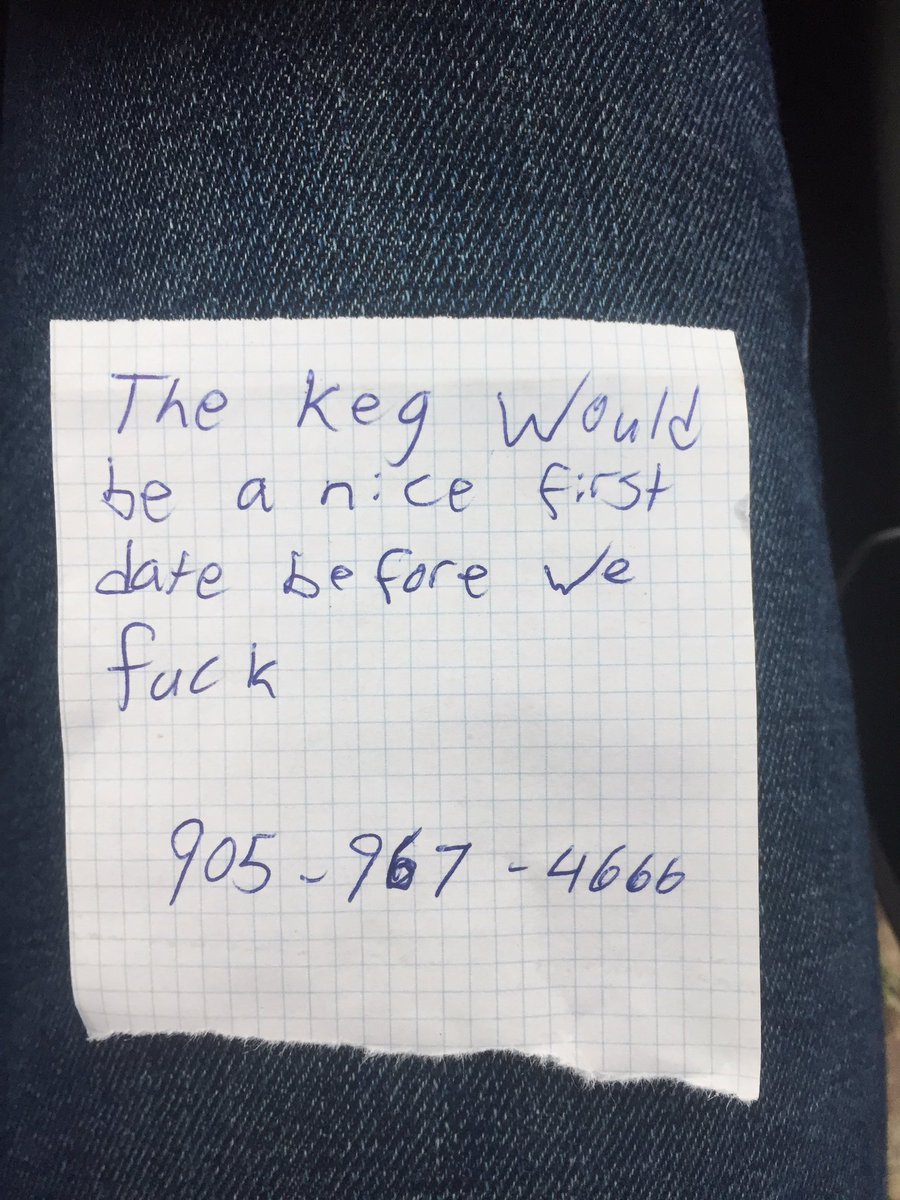 BaileyW_18's tweet photo. Nice little windshield note?¿? https://t.co/U5UDIIknbr