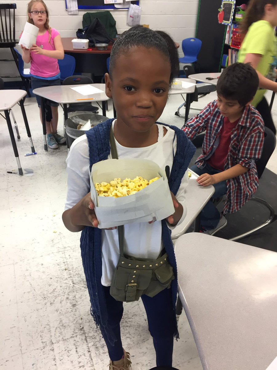 mrsrichards4th's tweet photo. This group all got two pieces of paper and created, then estimated their capacity of POPCORN volume! What an awesome day @OESrockSTARS https://t.co/xQFVFKznTq