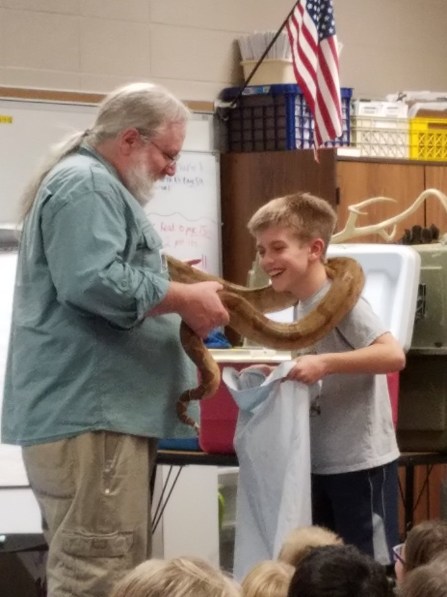 MrsBroviakClass's tweet image. Animal Adaptation 4th gr speaker Mark Booth. #animalsareamazing #teachingfun