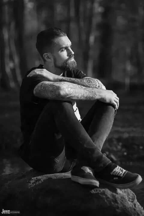 - وفيَ نهآيہَ كل يومَ آسآل نفسيَء 
ﻣنَ سسَيبقىَ مــ۶ــي للابد..