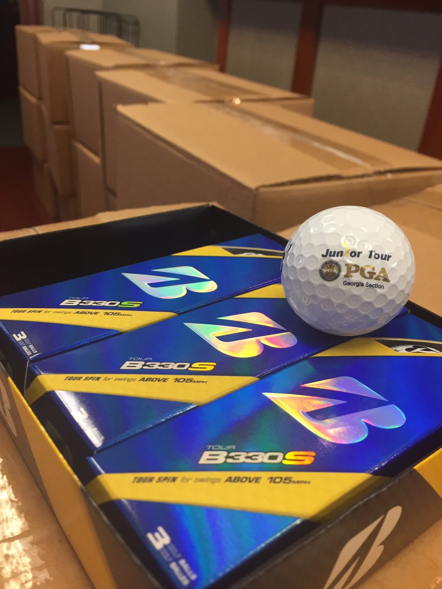 VickiYi's tweet photo. Thanks to @bridgestonegolf I got my workout in for the day! #TGIF #720lbs #25boxesAnd1FlightOfStairs #DozensOnDozensOnDozens https://t.co/OwIwQJbbhf