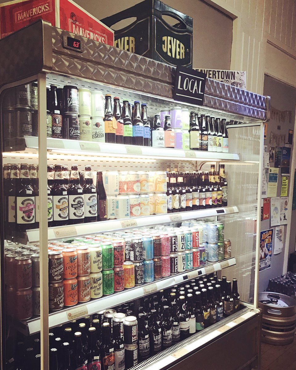 __suz_anne__'s tweet photo. Fantastic local beer selection @fugglegolding #growlers #fridayfill https://t.co/ms0blPWp9W