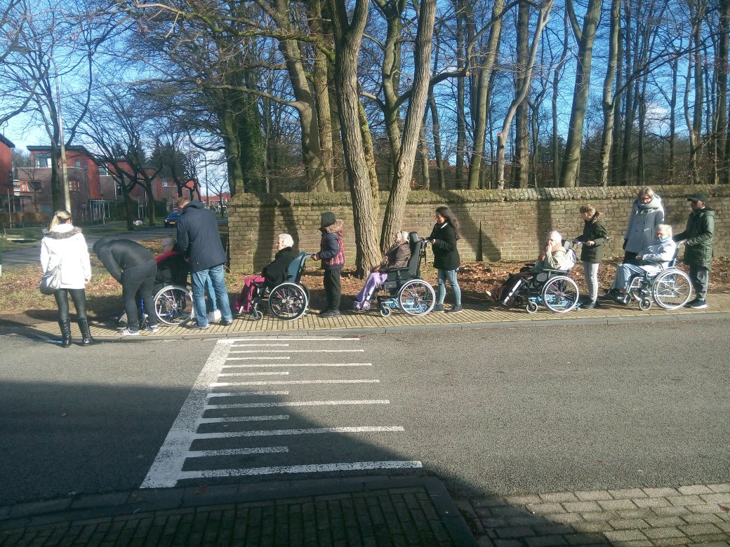 Tcup: De (10)"zware Jongens" maken vandaag wandeling met ouderen Bruggerbosch Leuk, leerzaam &amp; verbinding jong &amp; oud