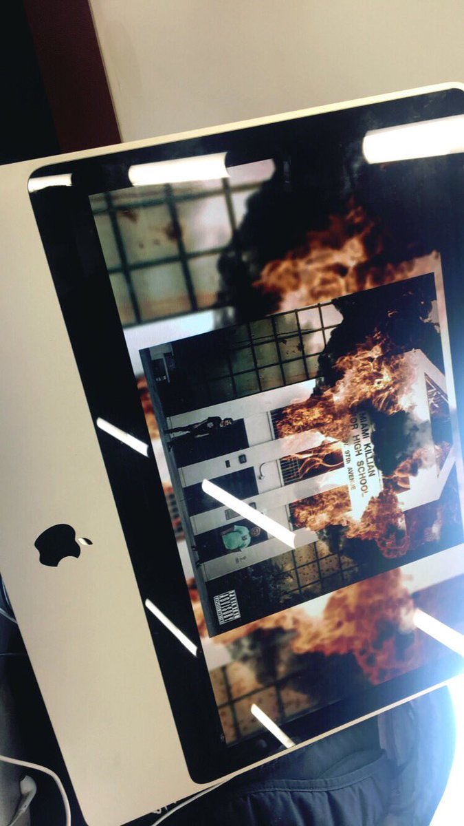 VPDXSESH's tweet photo. @Pouyalilpou @fatnick I've been playing this all day my school loves this album🔥#Dropoutofschool #FatNick #pouya #FireassAlbum https://t.co/q0rlA6HkVF
