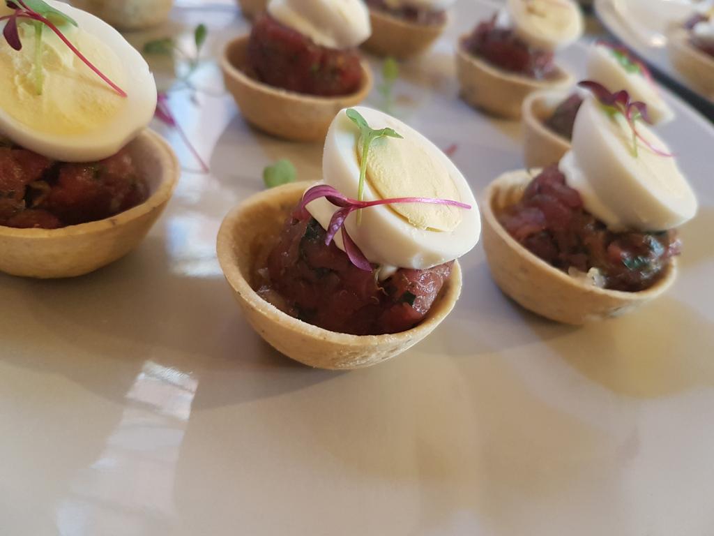 CHfabulousfood's tweet photo. Pre dinner canapés for the headmaster @ChartwellsInd https://t.co/RlKnkgco0A