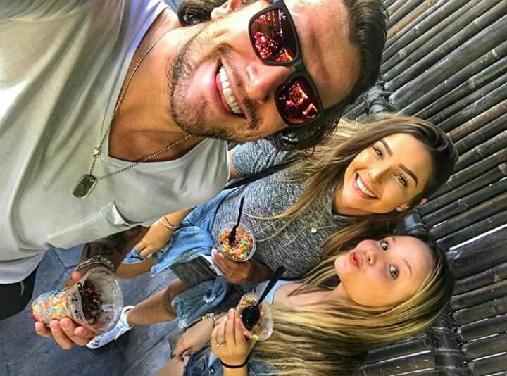 lmanoelainfo's tweet image. &quot;🖐🏻🇺🇸🇧🇷😜👻🤓 / Theme.Park#wejuswannahavefun #connect #hardlevel&quot; @rafapuglisi via instagram. #LarissaManoela #KCAPersonalidadeBR