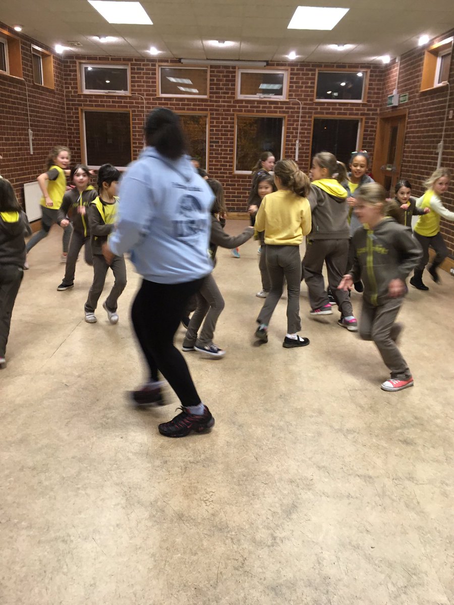 1stLSBrownies's tweet photo. Our next #WTD2017 stop was @Sangamwc to try onion bhajis & play Sathi Khoj #WTDwave @GirlguidingLSE @Guiding_LaSER @LondonSECC @Girlguiding https://t.co/1G5pGAZkdE