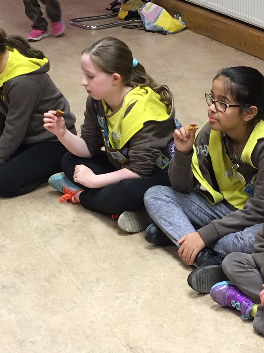 1stLSBrownies's tweet photo. Our next #WTD2017 stop was @Sangamwc to try onion bhajis & play Sathi Khoj #WTDwave @GirlguidingLSE @Guiding_LaSER @LondonSECC @Girlguiding https://t.co/1G5pGAZkdE