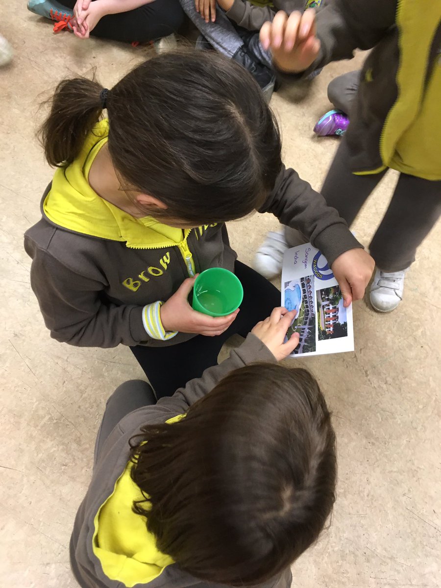 1stLSBrownies's tweet photo. Our next #WTD2017 stop was @Sangamwc to try onion bhajis & play Sathi Khoj #WTDwave @GirlguidingLSE @Guiding_LaSER @LondonSECC @Girlguiding https://t.co/1G5pGAZkdE