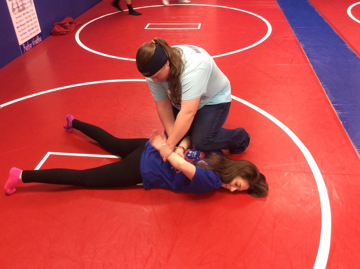 Hinds_CJ's tweet photo. Criminal Justice I student Molly handcuffing Kaitlyn utilizing the prone position technique. #HeardAboutHinds #CriminalJusticePrograms https://t.co/kp3OYj5qLy