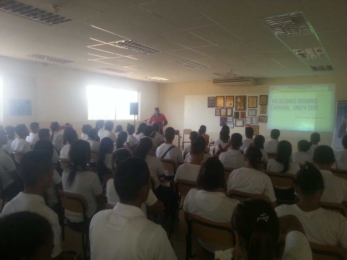 omarrojas66's tweet photo. Charla vacaciones segura “Carnavales 2017" dictada por el A/N Guevara a la milicia y estudiantes .@unefa_ve .@majimenz .@GobNuevaEsparta https://t.co/MM8cKKcJ9Q