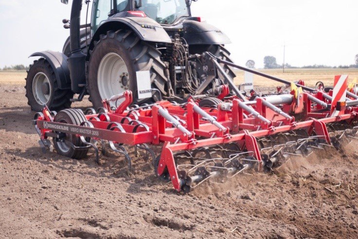 KongskildeB's tweet photo. #Kongskilde Agriculture extends its range of the successful Vibro Master 3000 cultivator with a 5.5 metre version. #seedbed #sima2017 https://t.co/hPP8zSMe8F