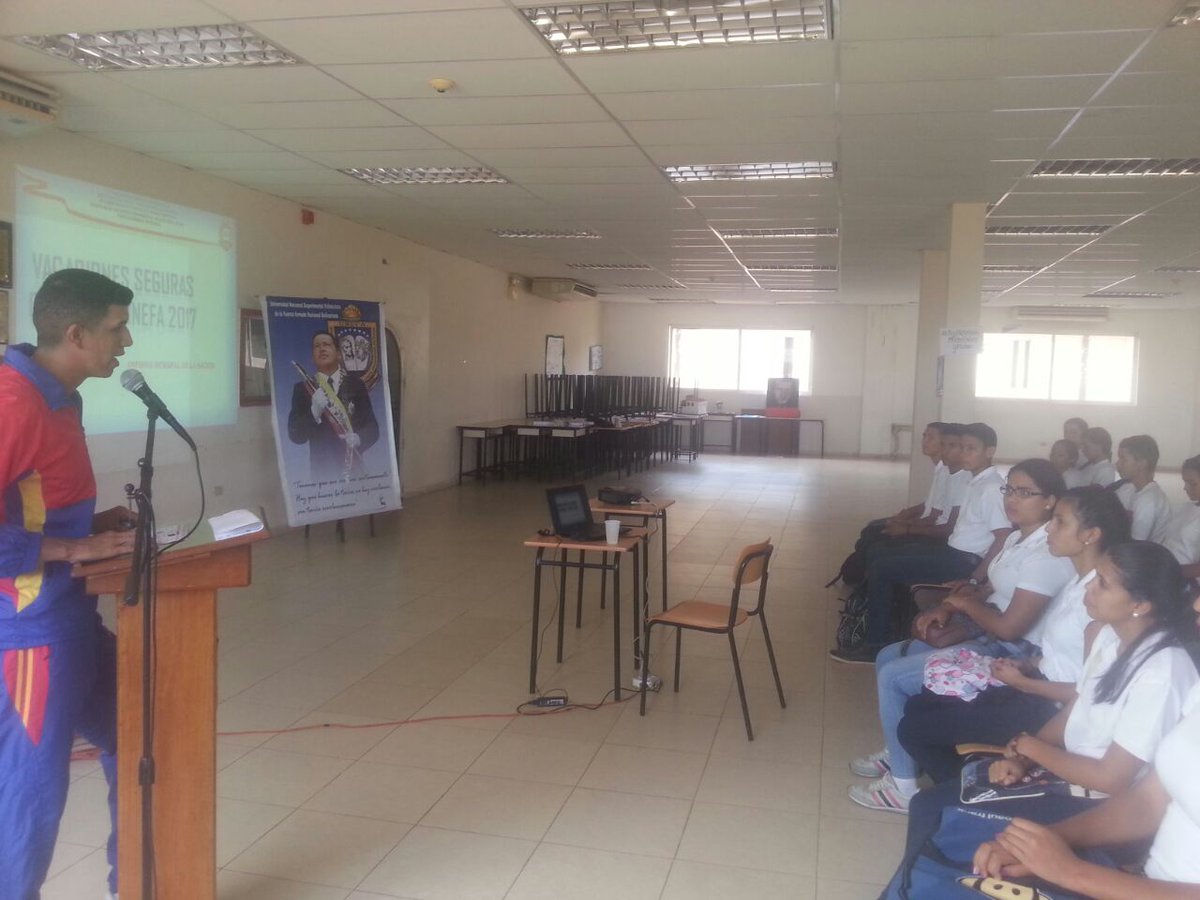 omarrojas66's tweet photo. Charla vacaciones segura “Carnavales 2017" dictada por el A/N Guevara a la milicia y estudiantes .@unefa_ve .@majimenz .@GobNuevaEsparta https://t.co/MM8cKKcJ9Q