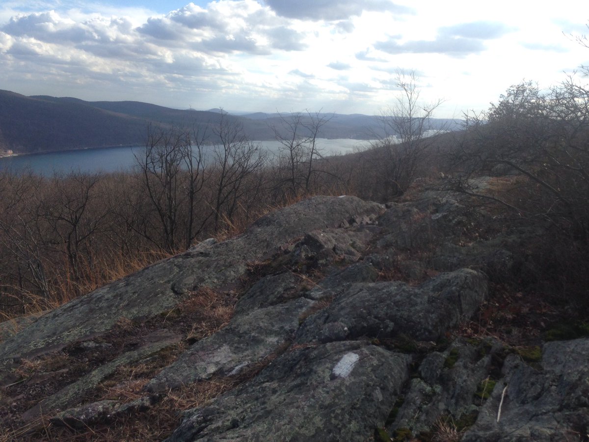 BormioBronze's tweet photo. Running on the #AT in Warwick, NY today. Skiing tomorrow with #MtPeter junior racers tomorrow! Then #Tri-State Champs Sun. @GMVS1 https://t.co/N8yI0dwdMo