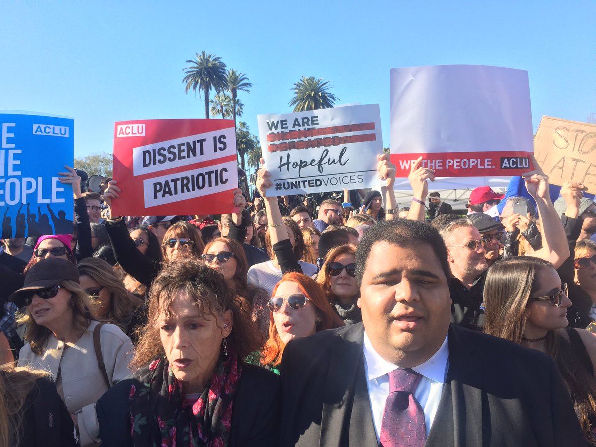 ChetPowell's tweet image. Just hours after Trump's #WhiteHouse bans @nytimes @BuzzFeed @CNN @latimes &amp;amp; @politico, #UnitedVoices kicks off in California. #Resist