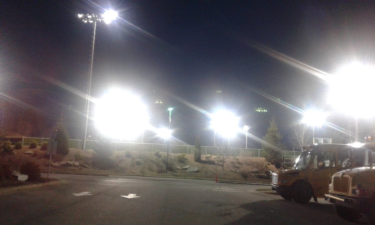 dwellborn14's tweet photo. Love walking out of school tonight to a nice spring temp, seeing the field all lit up, and hearing the cling of baseball bats! https://t.co/kzebQEir3k