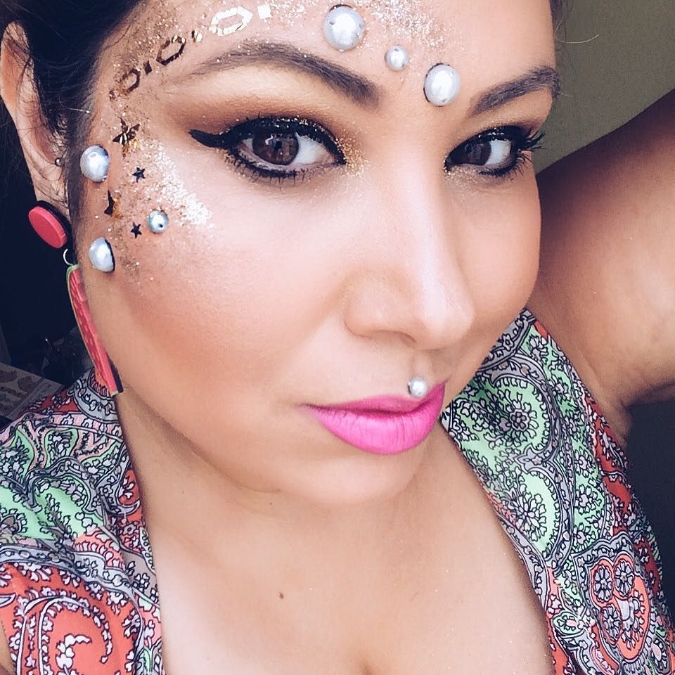 dadamitinguel's tweet photo. Bom carnaval a todos 🎊💃🏼🎉
.
.
#carnival #carnaval #makeup #maquiagemcarnaval #tutorialmake… https://t.co/utzOynHjDE https://t.co/yyE3i4GAnK