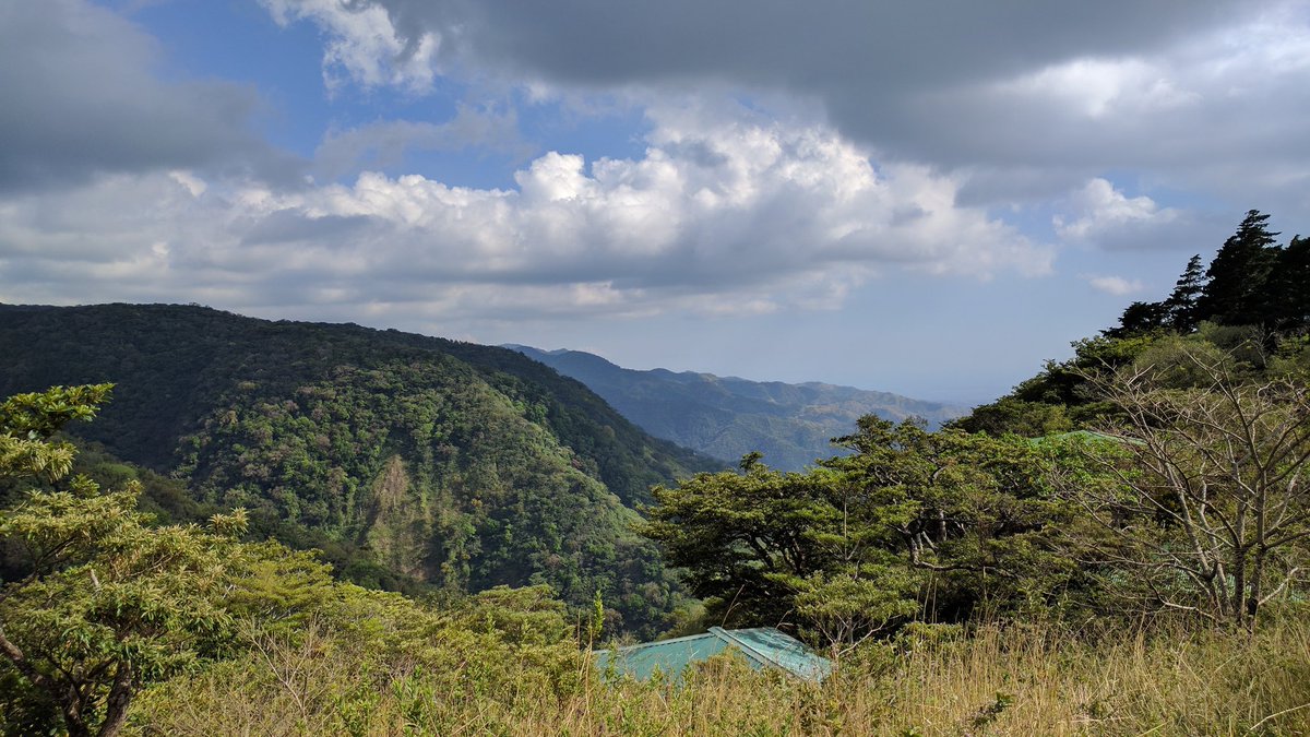 LebCaro's tweet photo. Monteverde, chalet pour 2 prochains jours. https://t.co/FqU35tGScC
