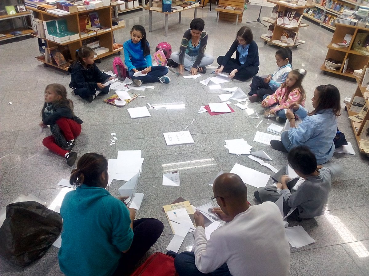 LibreriasLt's tweet photo. Taller de Origami 2da Parte ... En los espacios de la @LibreriasLt a cargo de la Origamista Adriana Luna https://t.co/rQt5TPYbfL