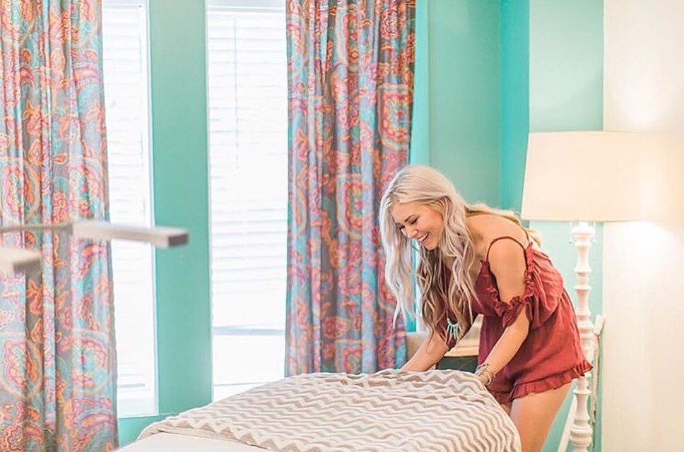 Welcome to the fam <a href="/EverydayBeaut/">Everyday Beaut</a>! 10% off services for new customers &amp; 15% off store items with  #LocalLegacy card!