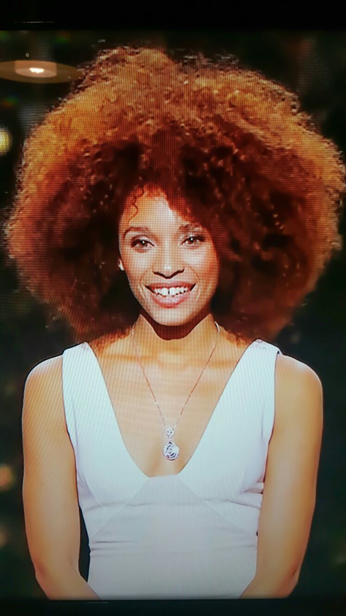 instanaps's tweet photo. 42ème cérémonie des #César2017
On aime l'#Afro de @StefiCelma 😍 She rocks the fro !
#naturalhair #instanaps #froday https://t.co/leOsgUM63J