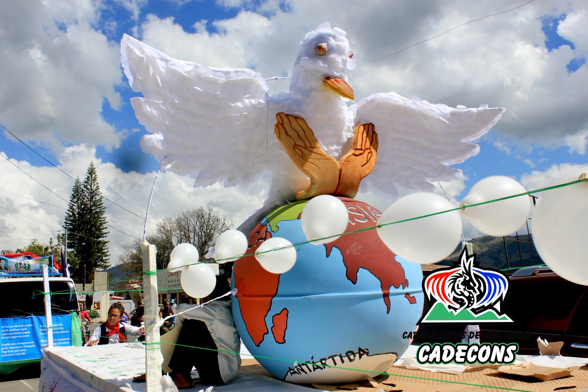 cadeconsrd's tweet photo. #CarnavalInfantil mas de 14 carrozas, organizado por #Cadecons y #Distrito06_02 estudiantes expusieron su creatividad #CarnavalConstanza https://t.co/70EW5rk84W