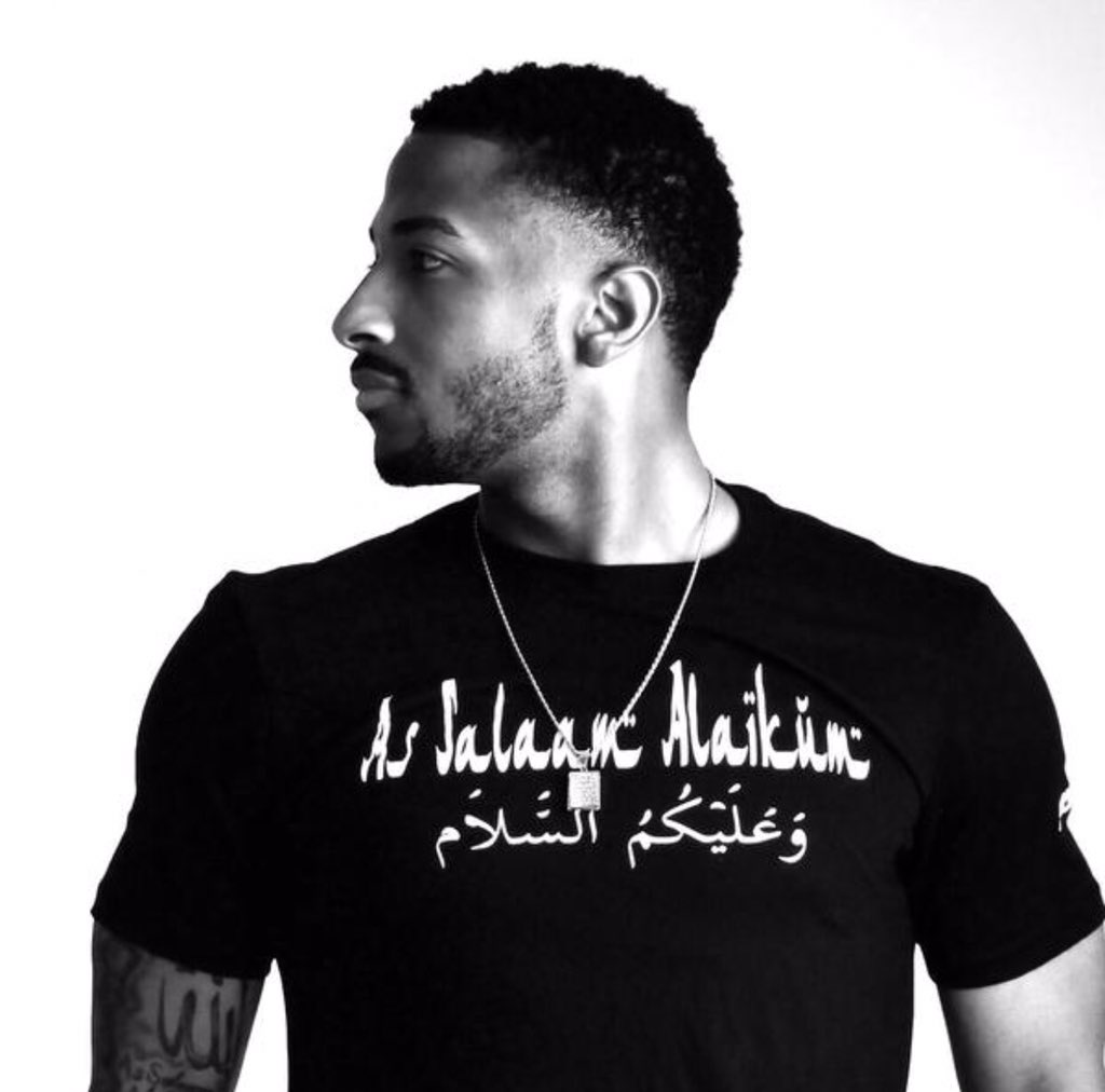 19keys_'s tweet photo. #FlashbackFriday  I sold thousands plan on selling a million #nomuslimban #musahill https://t.co/hjkv8btWJG