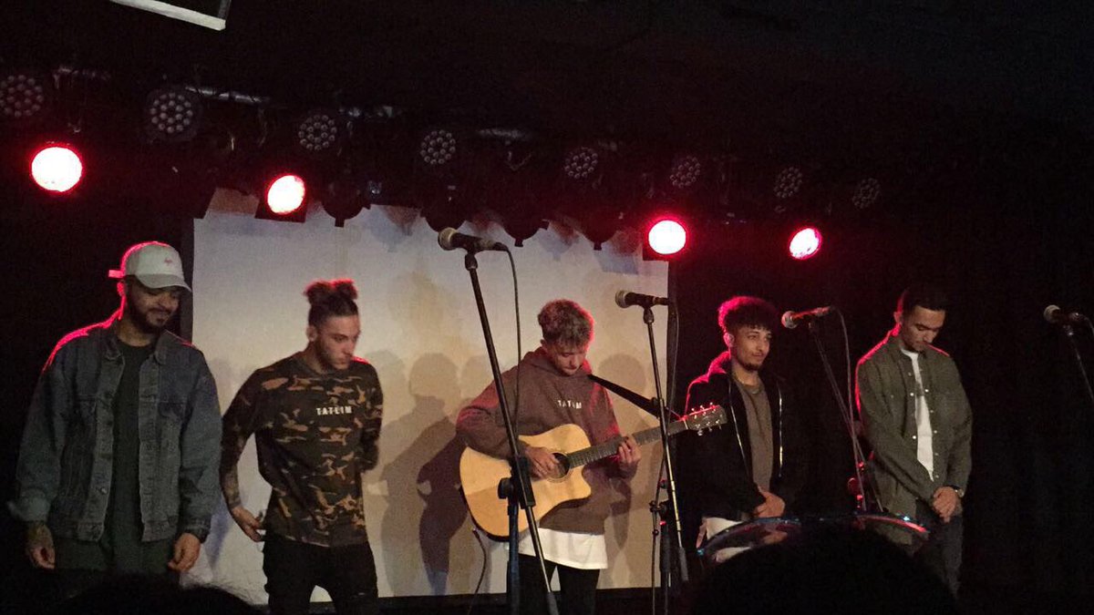 GoldenGurl94's tweet photo. Still overwhelmed by your amazing performance @WeAreMicLowry #MiCLOWRYlive #MicLowryFrankfurt 🙋🏼👑 https://t.co/QdBVUEX4kn