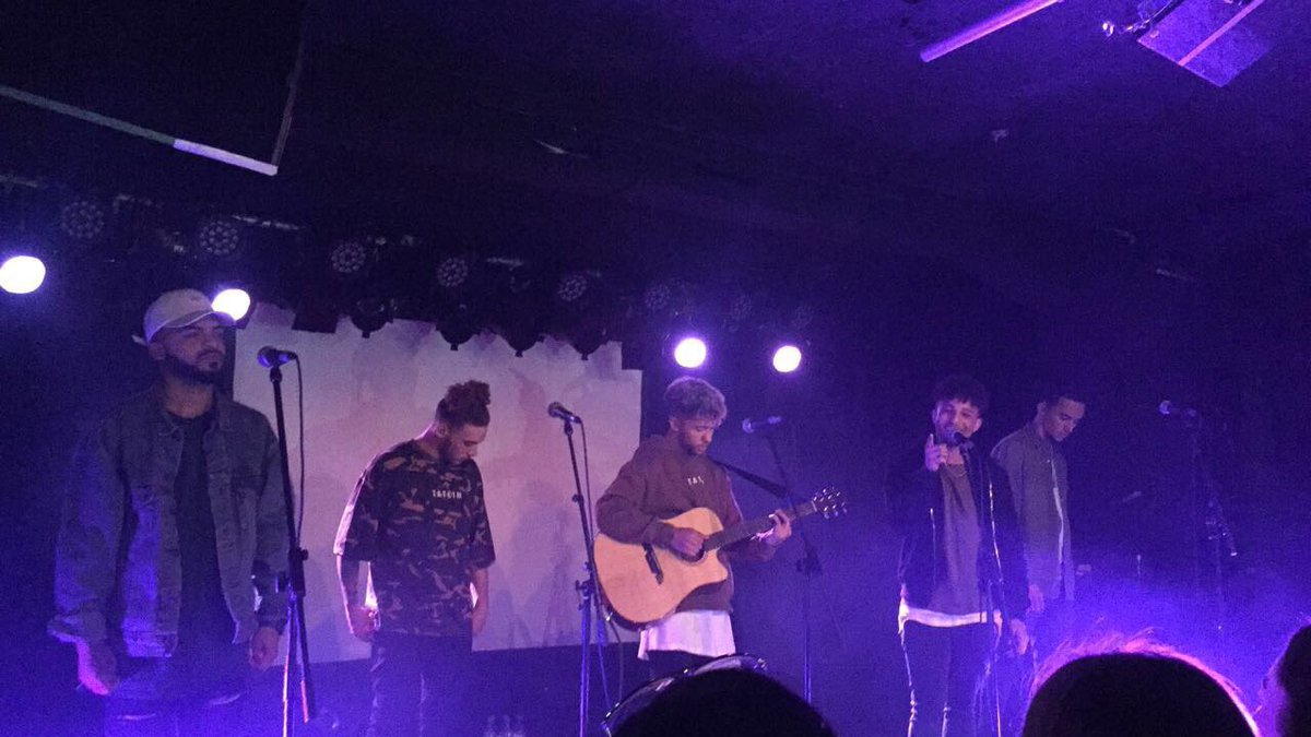 GoldenGurl94's tweet photo. Still overwhelmed by your amazing performance @WeAreMicLowry #MiCLOWRYlive #MicLowryFrankfurt 🙋🏼👑 https://t.co/QdBVUEX4kn