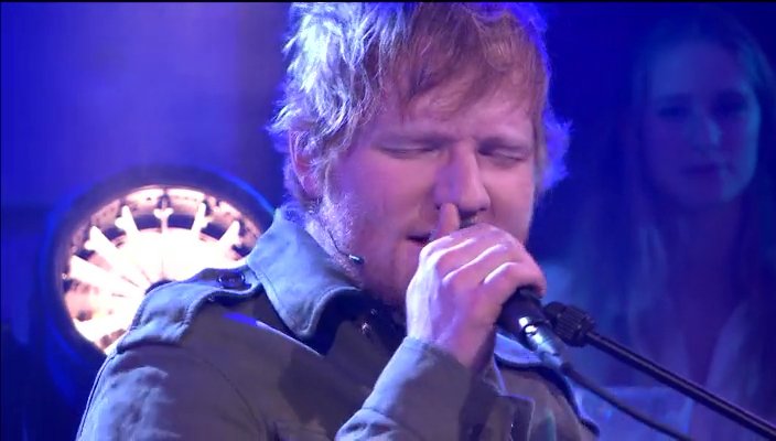 rtltonight's tweet photo. .@edsheeran trapt de avond af met zijn heerlijke song Shape Of You! 🎤 Video: https://t.co/1Xa5U63Bg3 #RTLLN https://t.co/3wL9EKCg6i