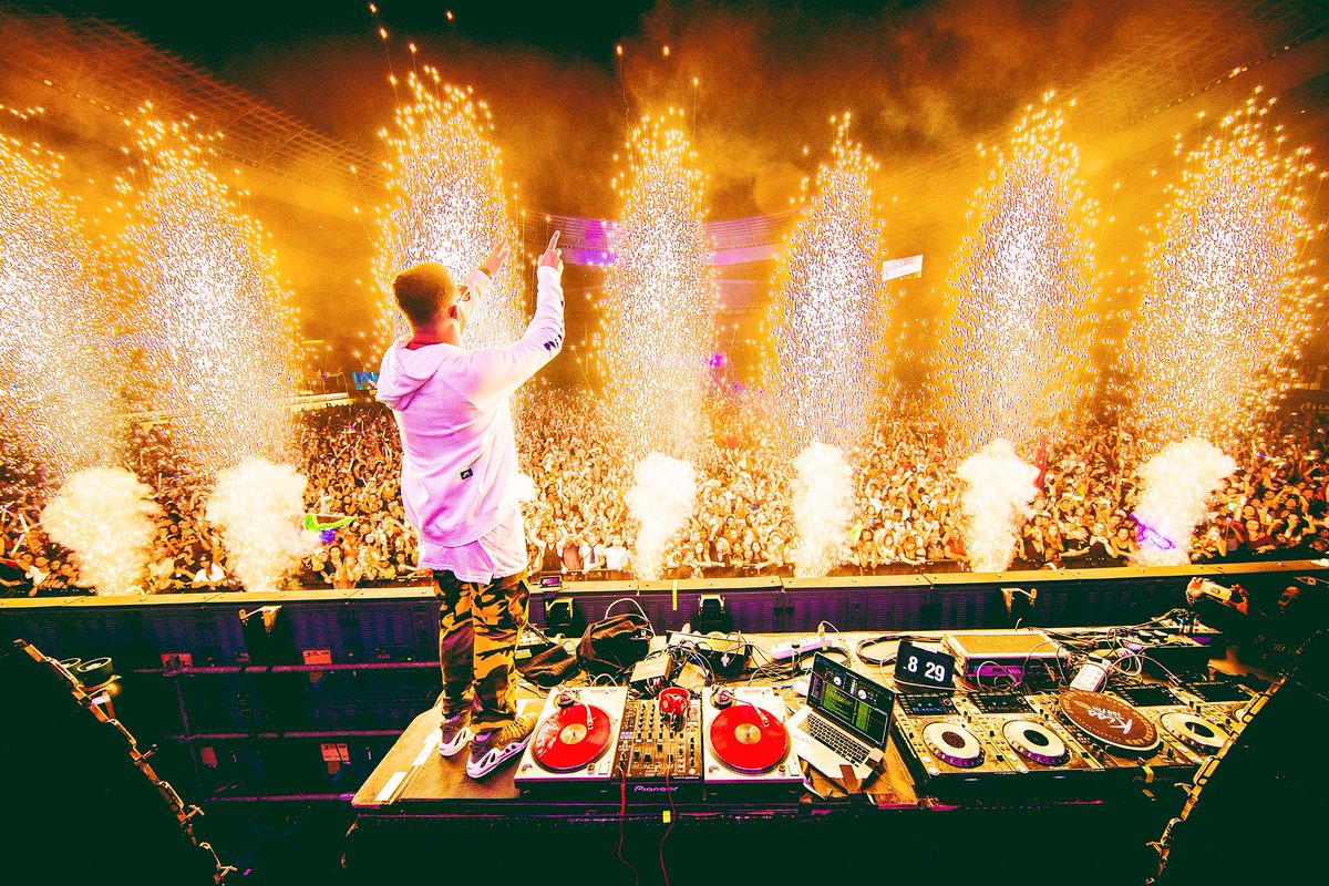 djsnake's tweet photo. All I can say is South Africa loves me &amp; I love em right back... 🇿🇦✨ https://t.co/Ay0Dpb7hNp