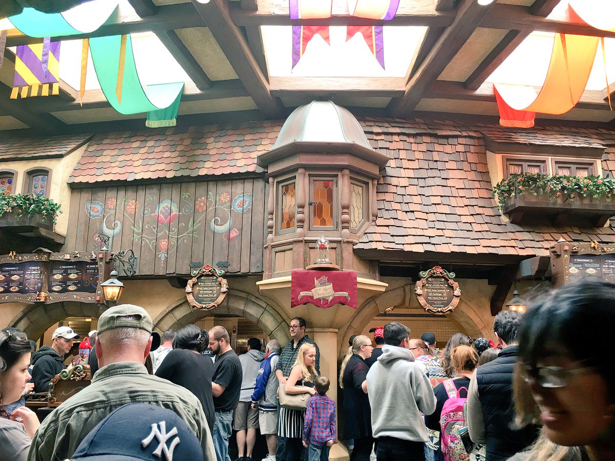 RxMink8's tweet photo. #RedRoseTavern #LimitedTime #MeDay #Disneyland #BeefPoutine #Poutine #BeautyAndTheBeast #MyDayInLA https://t.co/q7g9TwnfA4